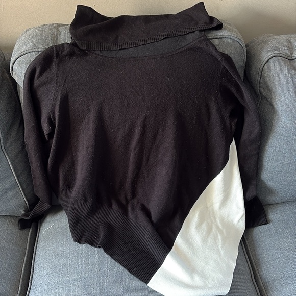 Black & white asymmetrical cowl neck sweater - Picture 6 of 6